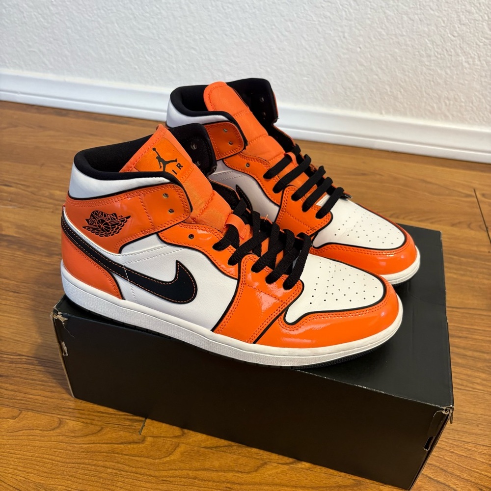 Air Jordan 1 Mid 'Turf Orange'